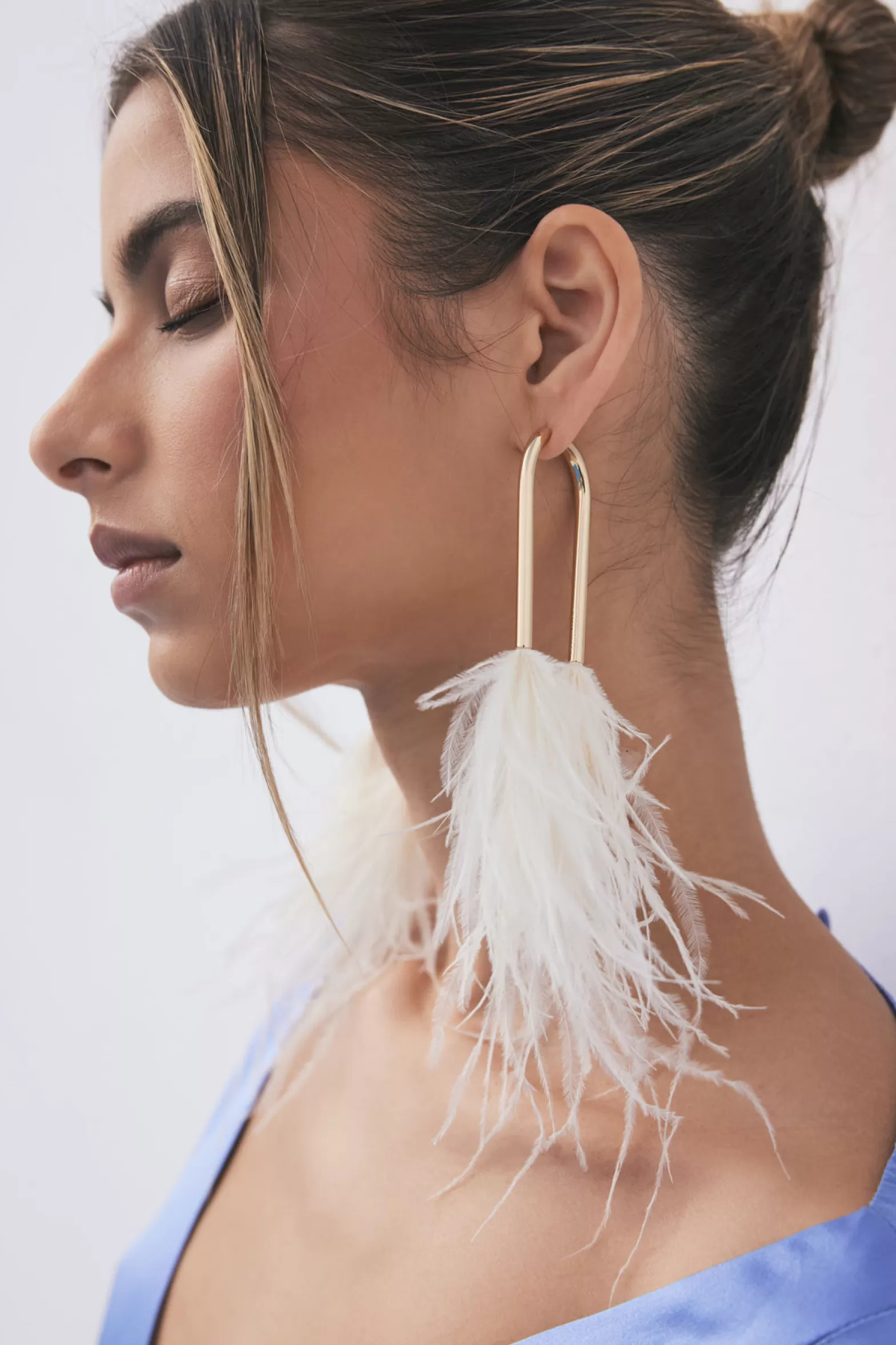 META FEATHER EARRING - OFF WHITE^Cult Gaia Online